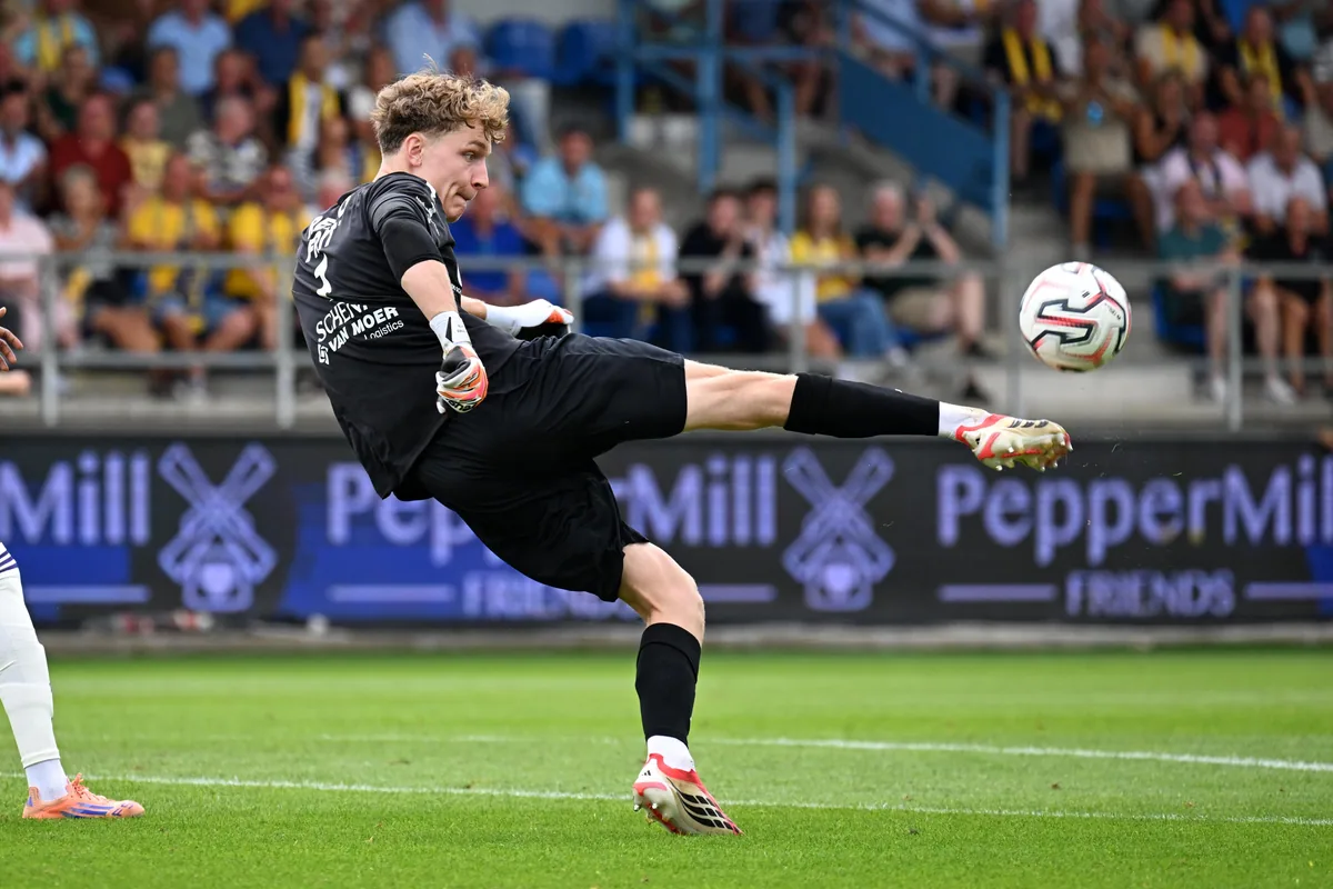Bayern Munich seeks ex-goalkeeper for backup role