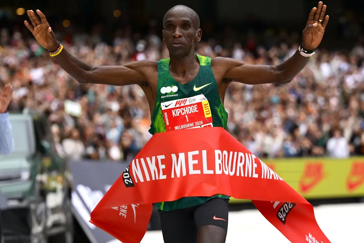 Kipchoge sets Melbourne marathon record