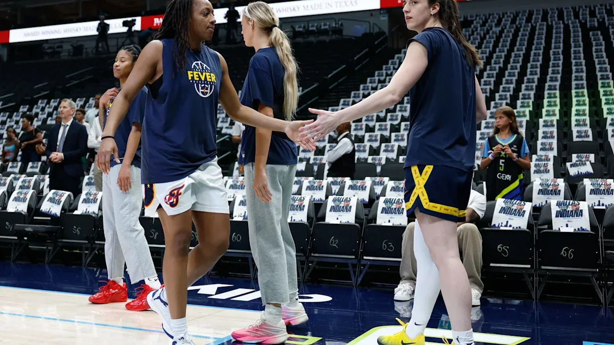Clark urges Mitchell to stay with Fever