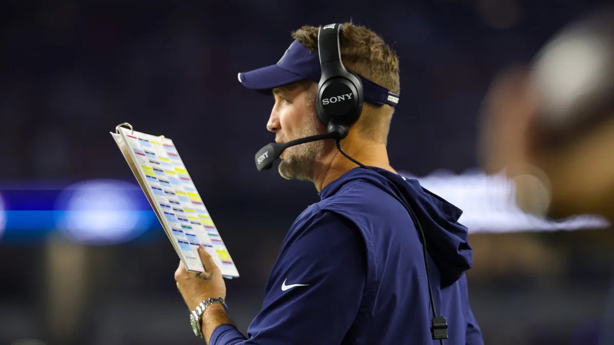 Schottenheimer Confronts Stadium Worker After Bucs Loss