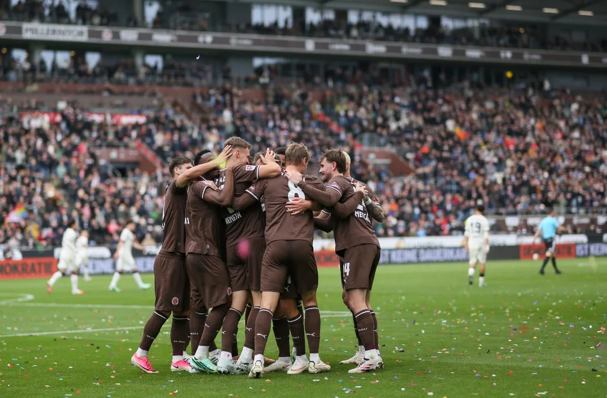 St. Pauli edge Karlsruher SC to climb 2. Bundesliga table