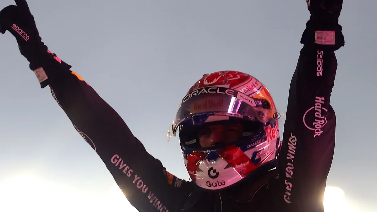 Verstappen wins Singapore GP, Hamilton drops to fourth