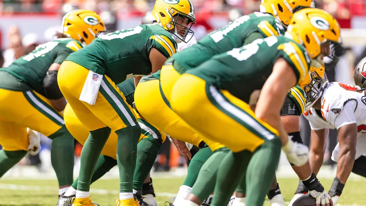 Bears start Bagent over Williams in Lambeau clash