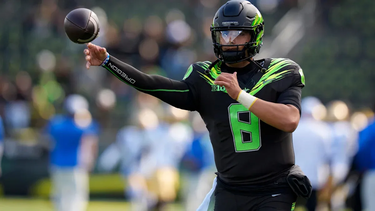 Oregon QB Dylan Raiola struggles in loss to UCLA
