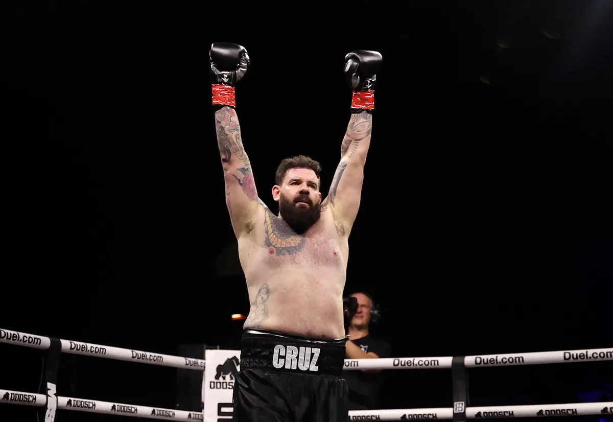 Pereira coach attacks DeMoor after event win