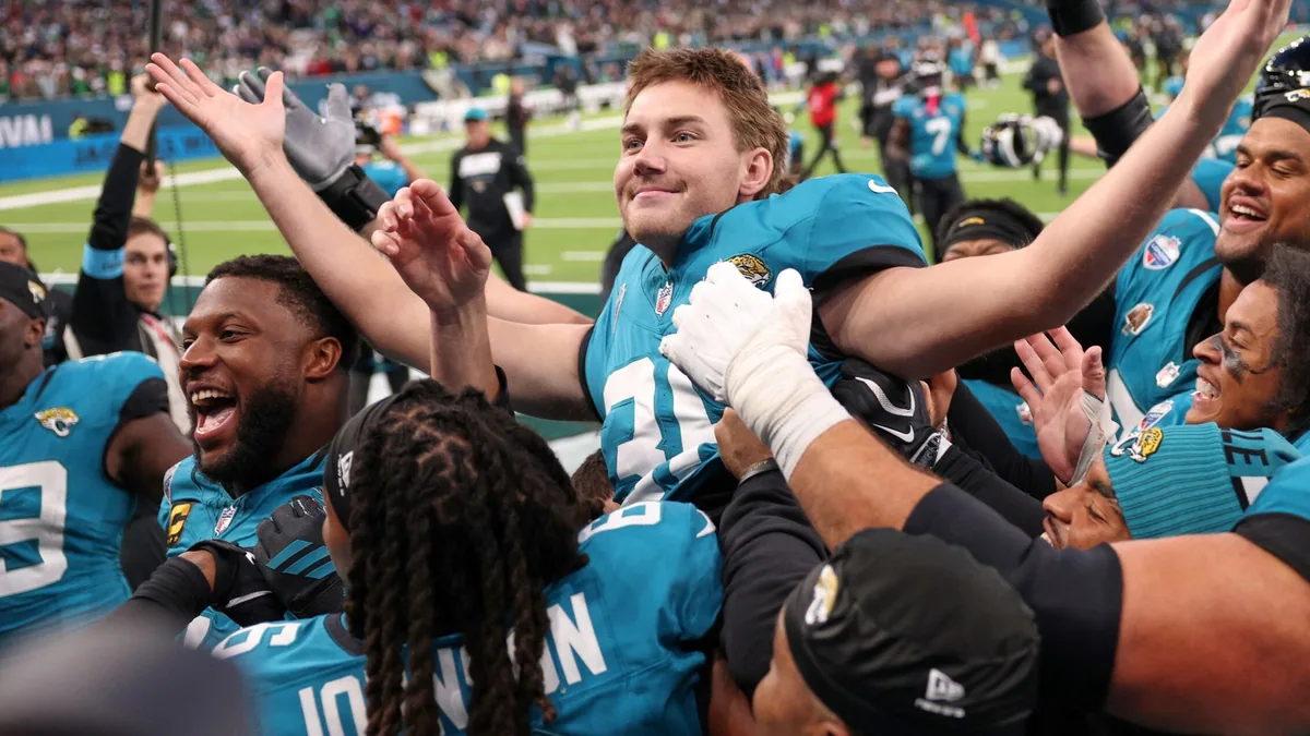 Jaguars edge Eagles in dramatic finish