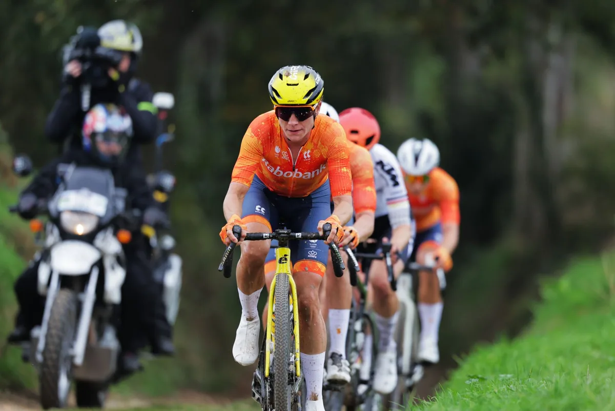 Vos eyes 2024 gravel world title amid strong field