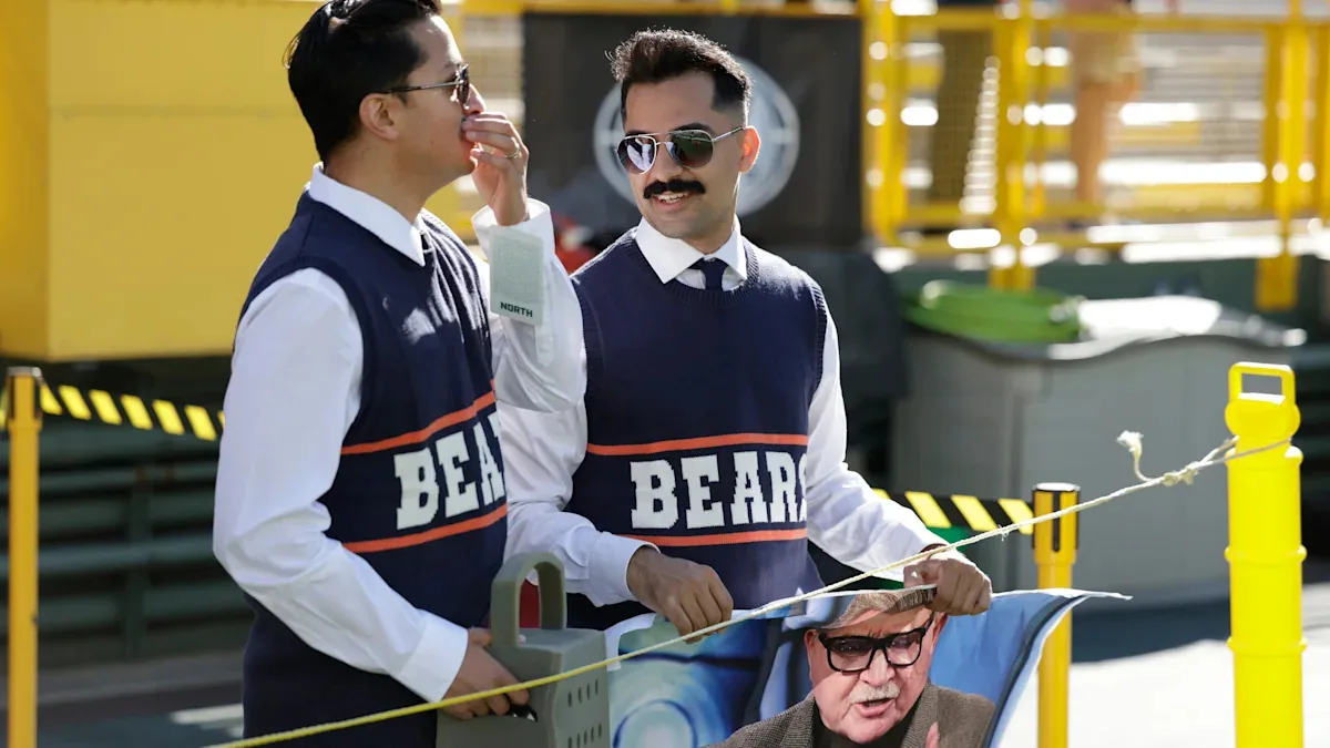 Bears honor Ditka with Lambeau tribute
