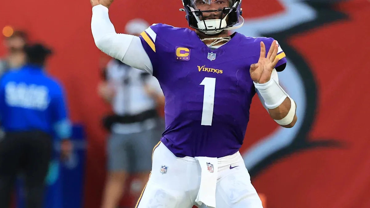 Murray completes 24 passes for 229 yards in Week 5