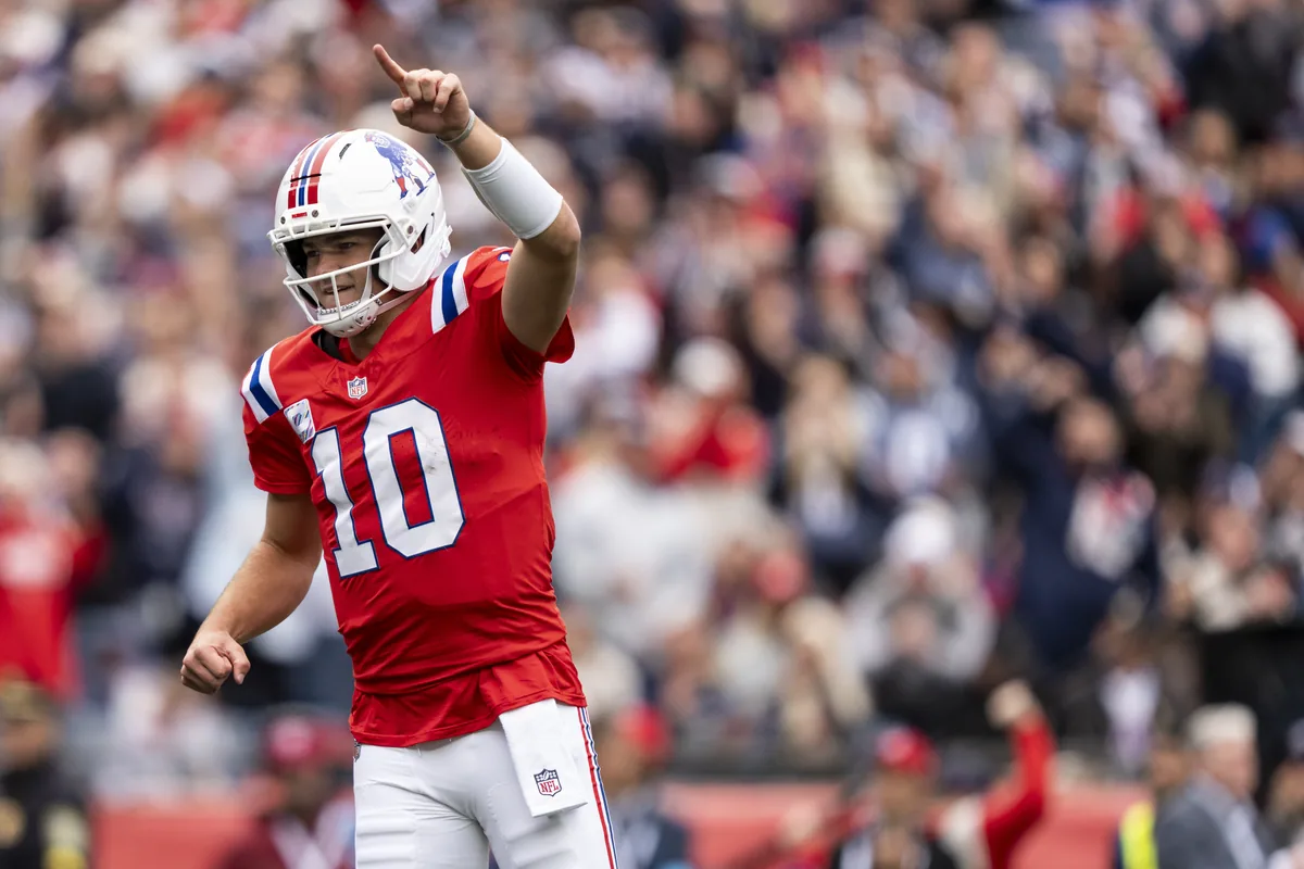 Maye turns around Patriots' season with 5 TDs