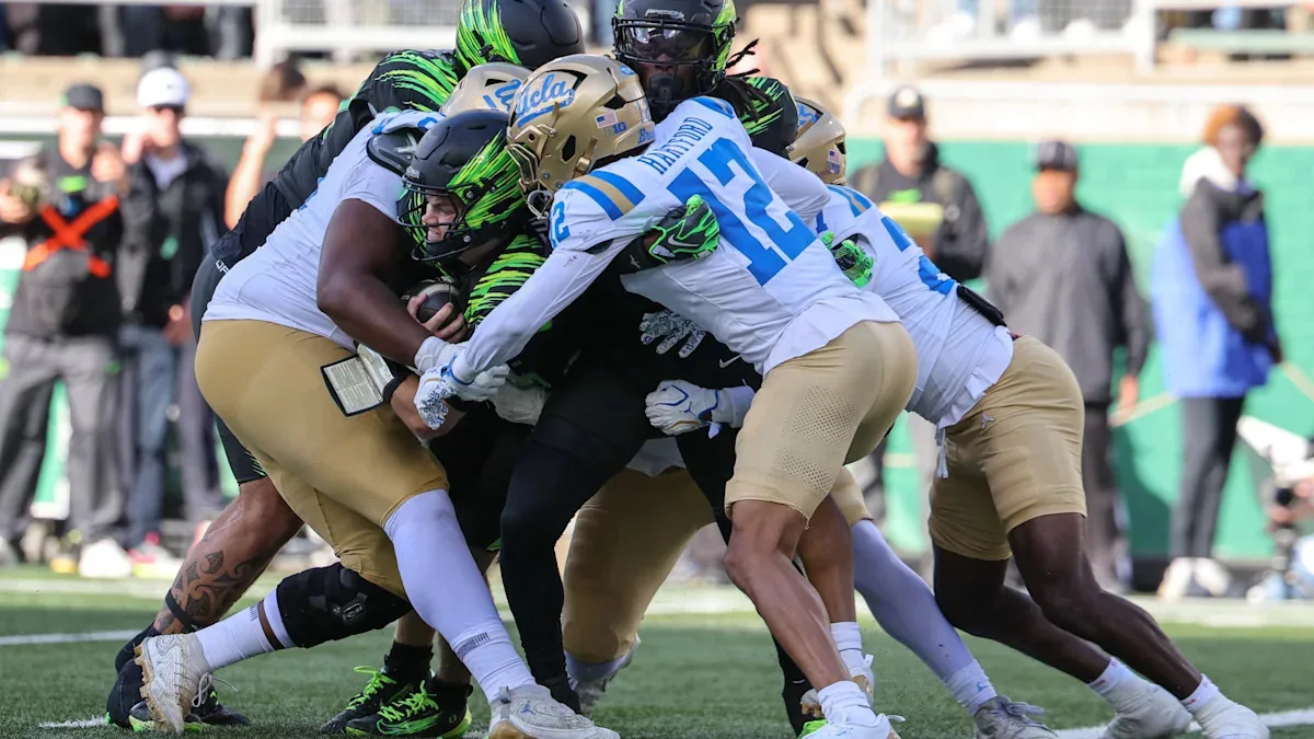 Big Ten admits officiating error in Oregon-UCLA game