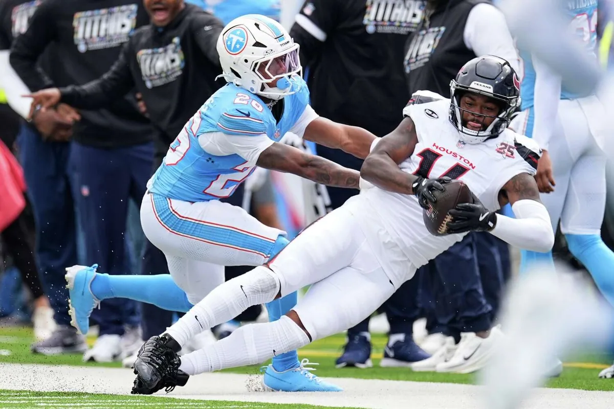 Texans secure first win with Boutte's catch