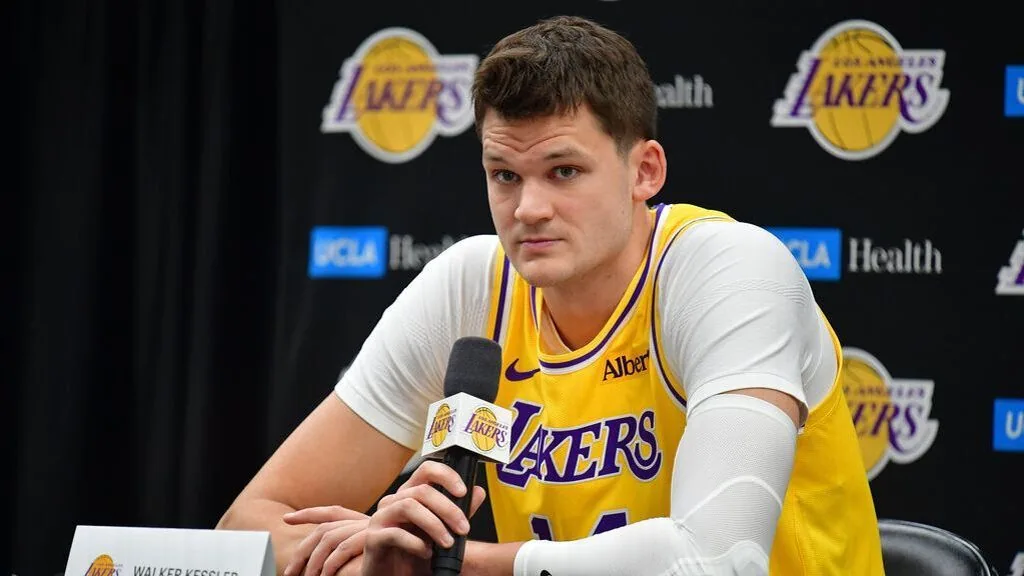lakers center to play in preseason opener