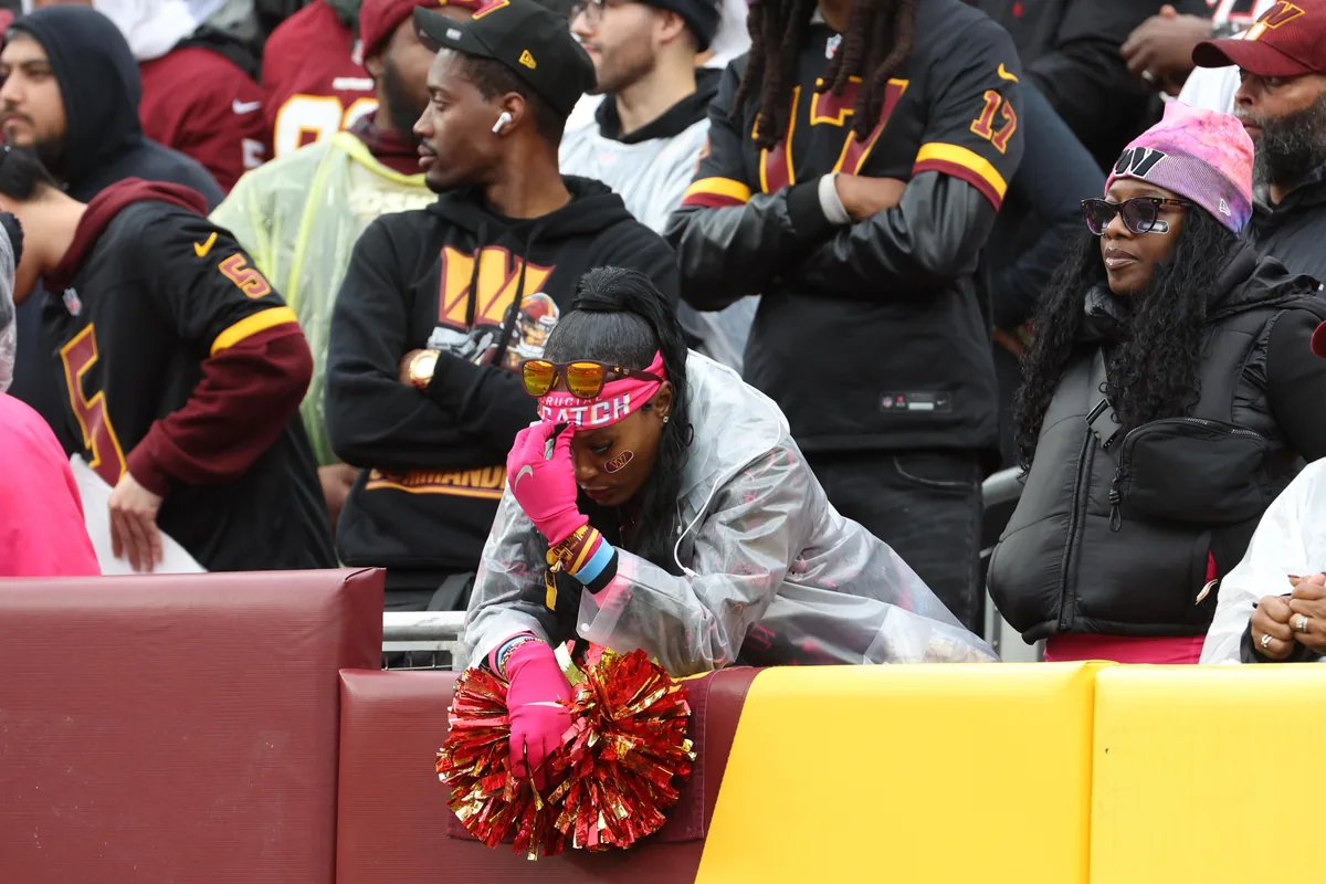 Giants escape tie after Commanders' clock error