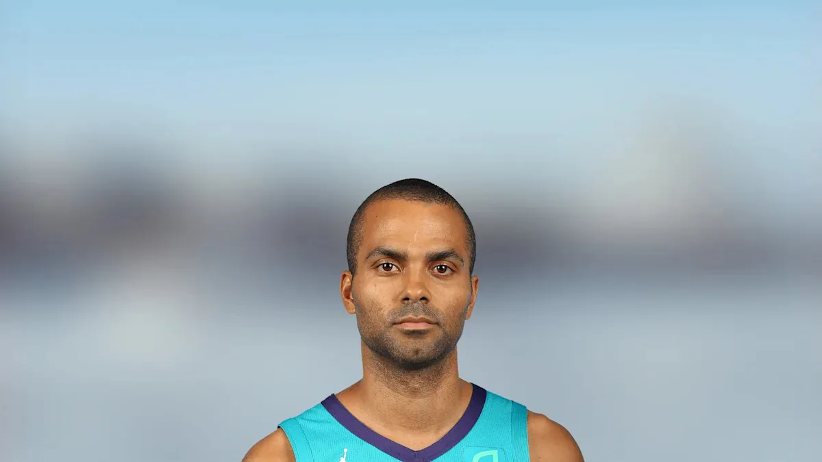 Tony Parker beats younger brother in family game