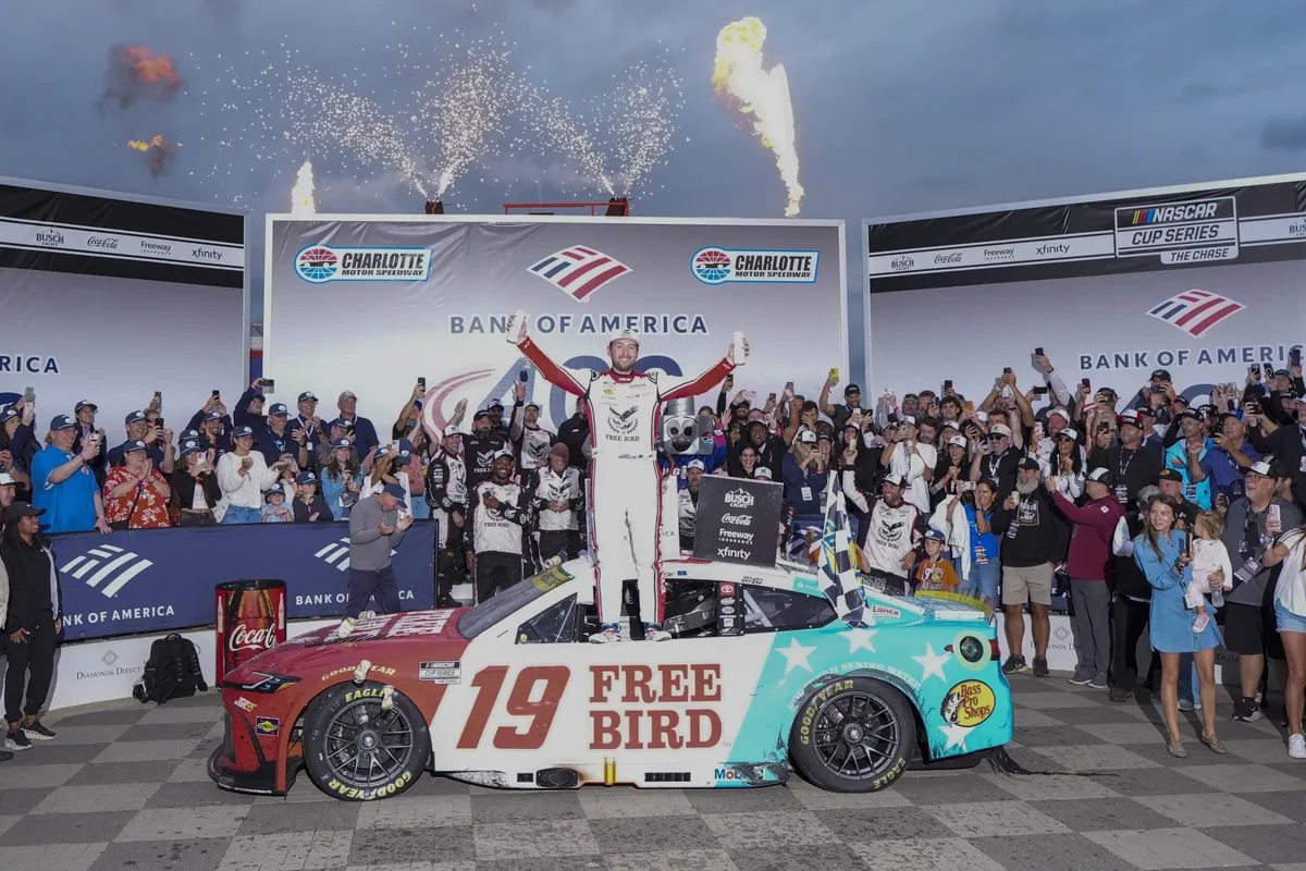 Briscoe Wins Charlotte Race in Photo Finish