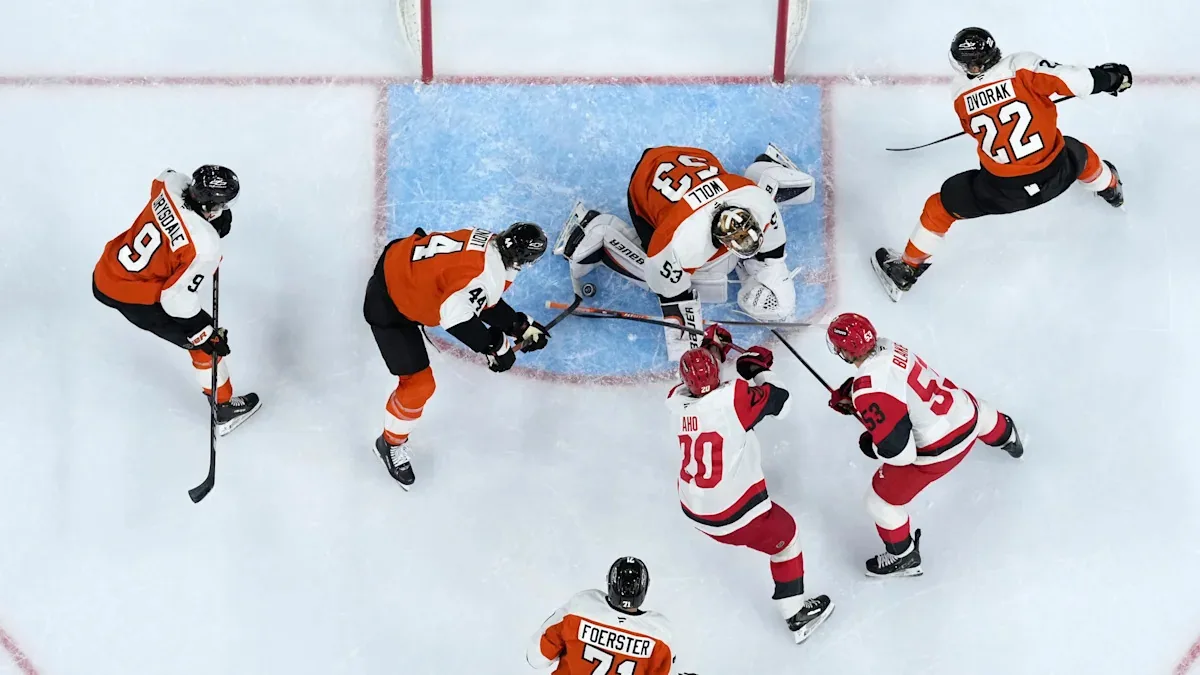 Hurricanes beat Flyers in 7th straight loss for Philly