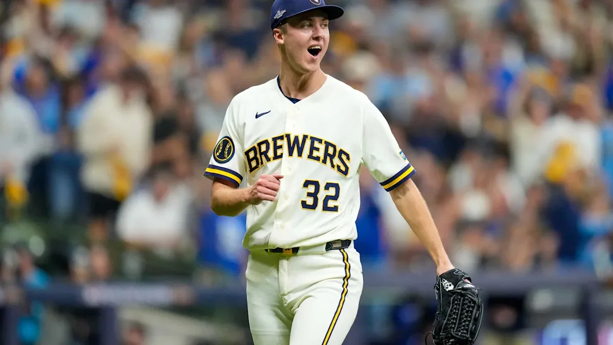 Brewers' ace struggles in NLCS Game 1