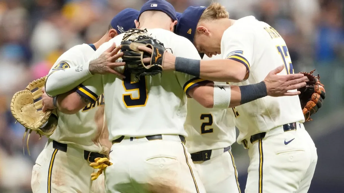 Brewers edge Dodgers in NLCS opener