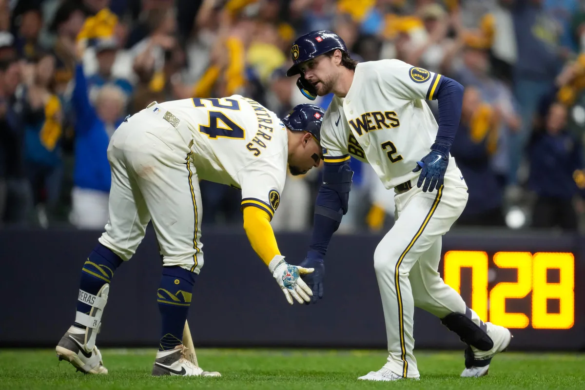 Brewers edge Dodgers in NLCS opener