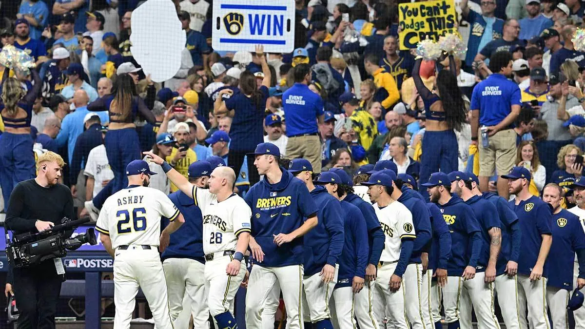 Brewers edge Dodgers in NLCS opener