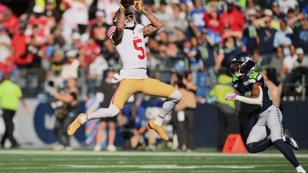 Evans dominates Seahawks with broken ribs