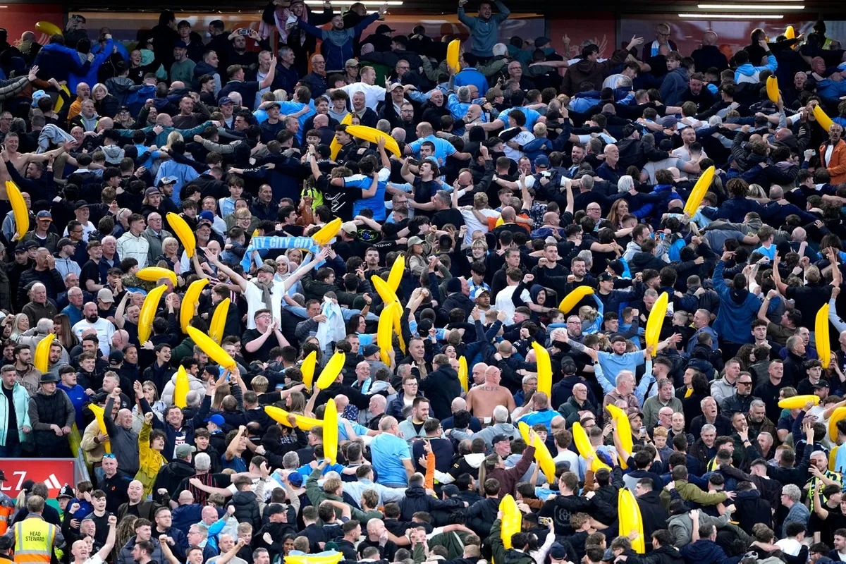 Man City wins at Anfield, Liverpool red-carded