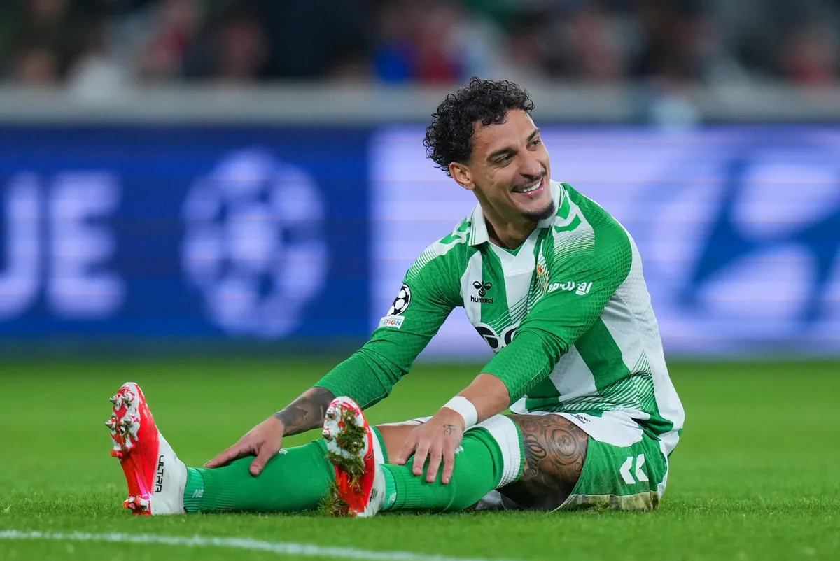 Antony's fitness status uncertain for Betis clash