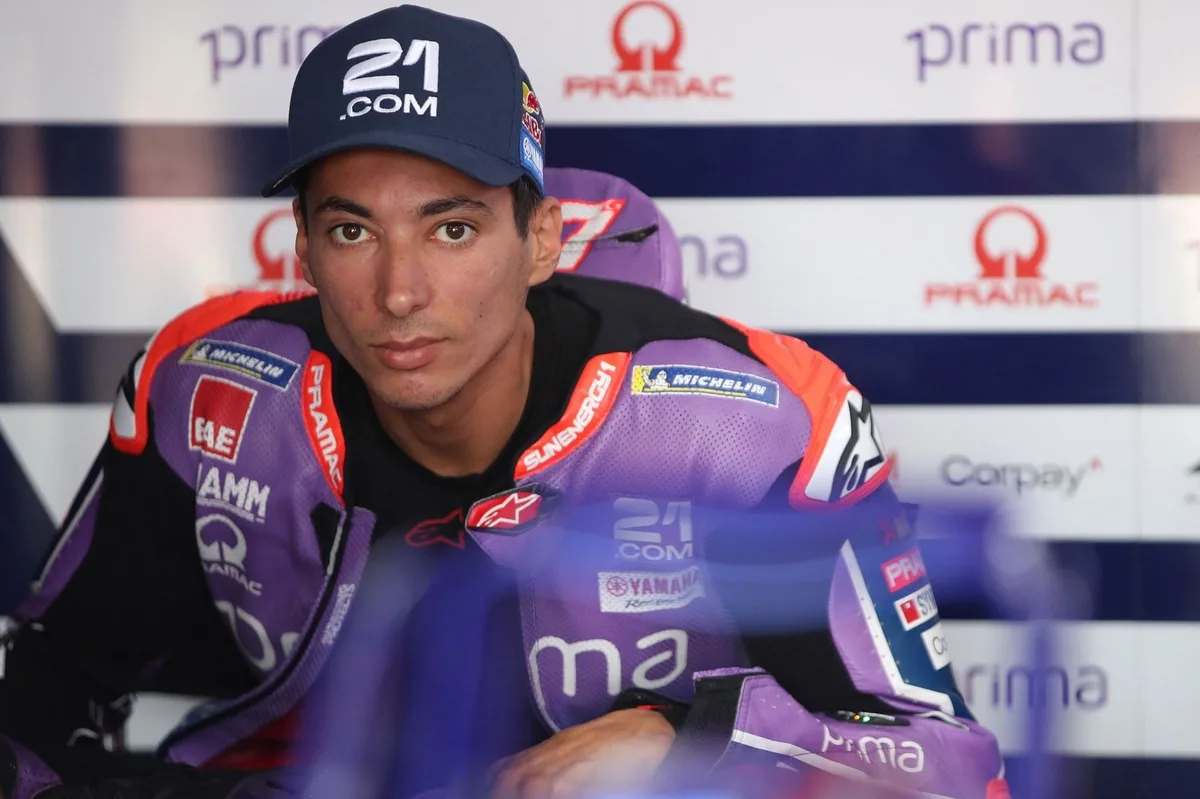 Razgatlioglu to scan shoulder after crash