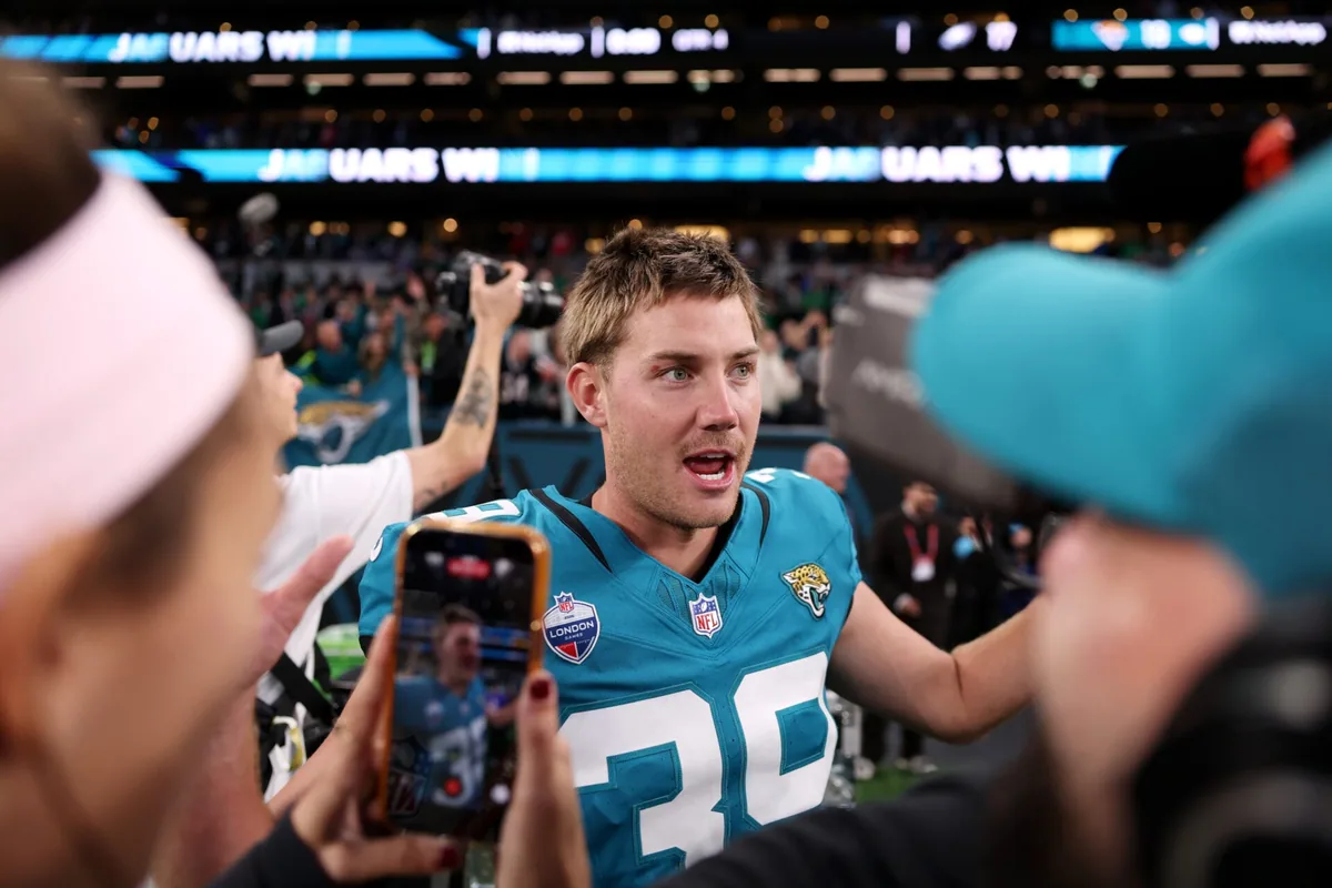 Jaguars win in London with 57-yard field goal