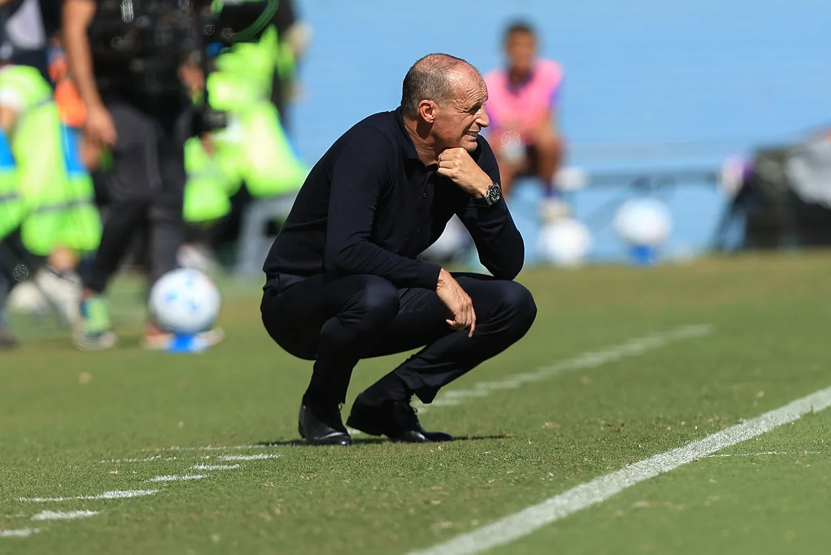 Allegri switches formation, Napoli look sharper