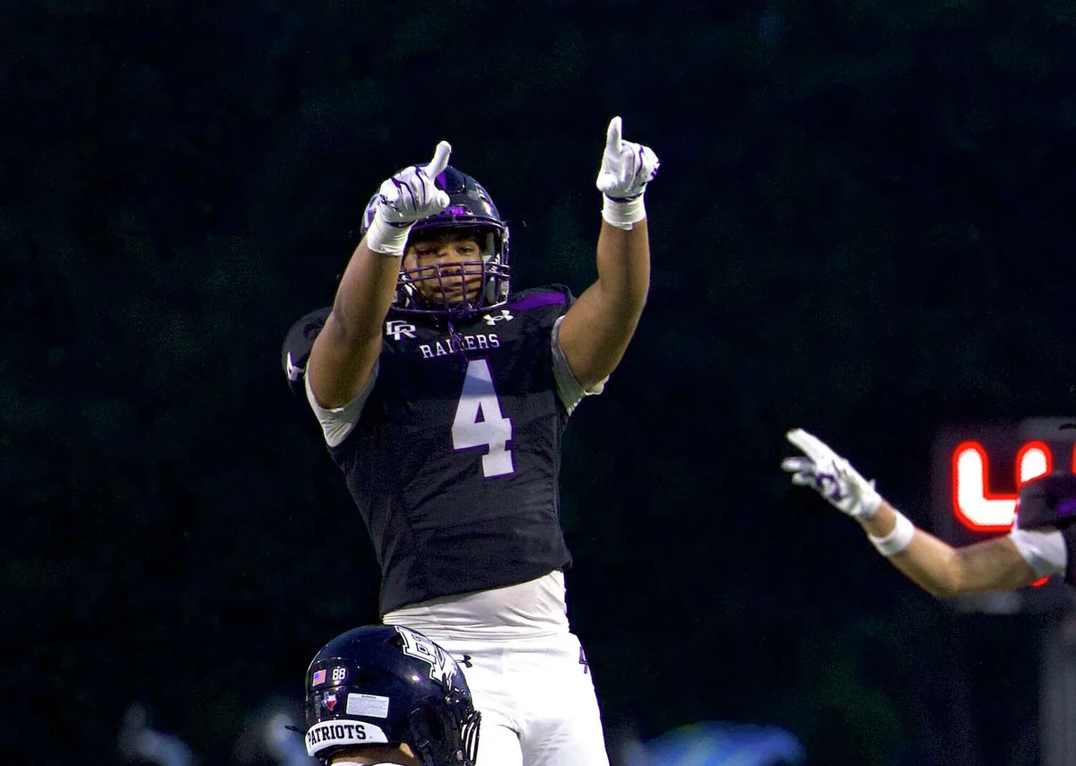 Texas QB's son sparks Cedar Ridge's undefeated start