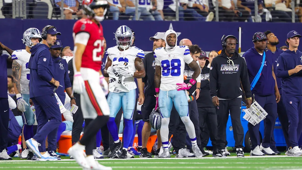 CeeDee Lamb exits Cowboys game with injury