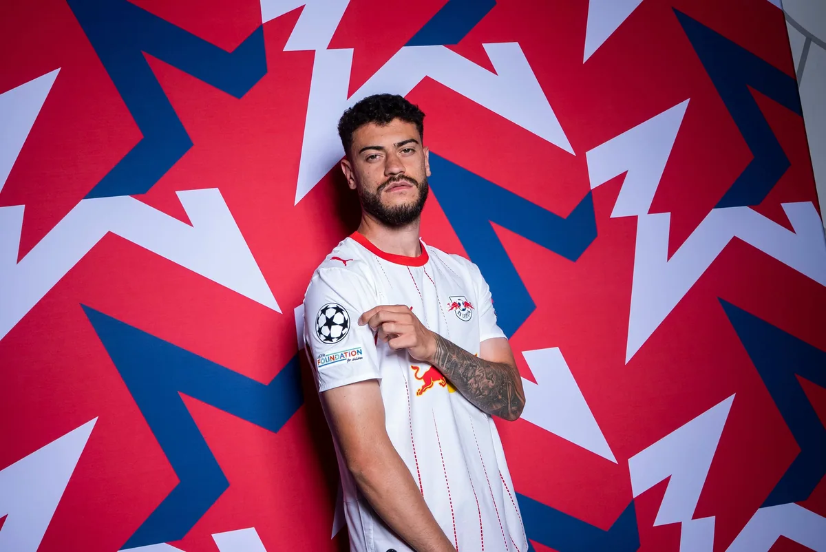 Rômulo scores late goal for Porto