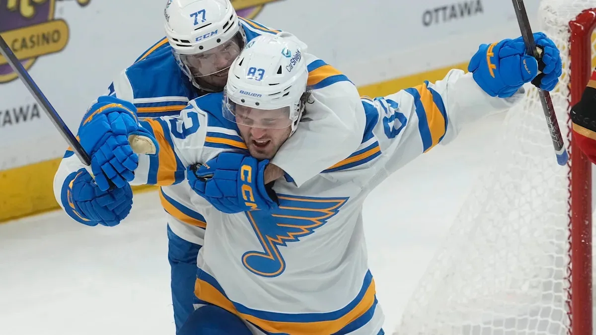 Blues dominate Senators with 7-2 win