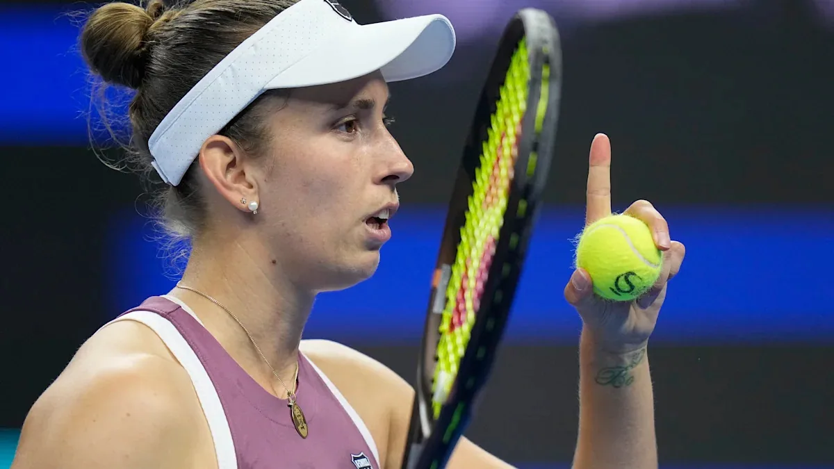 Swiatek advances to Wuhan Open round of 16