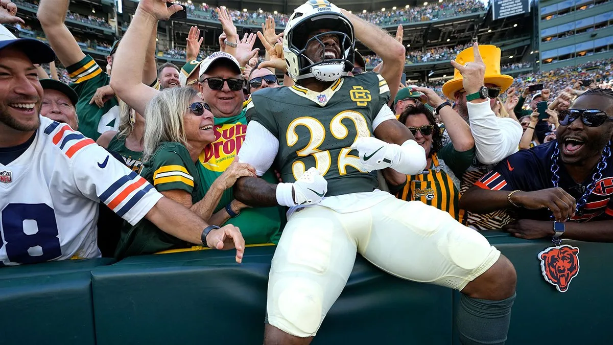 Packers dominate Bears in Lambeau Field rout