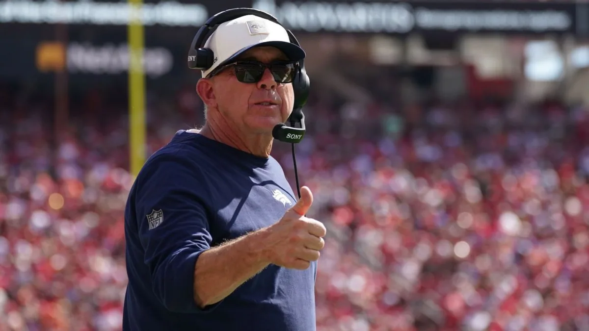 Broncos' Payton to handle offensive playcalling