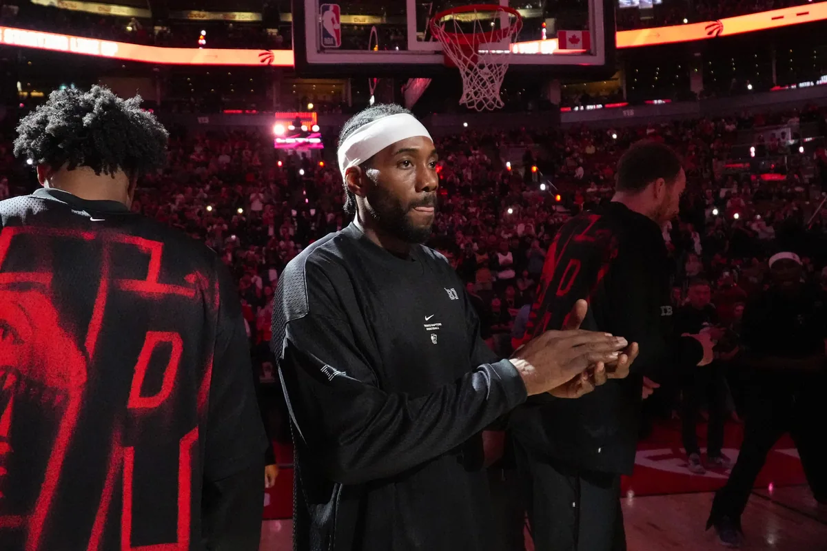 Leonard Returns as Raptors Dominate Knicks