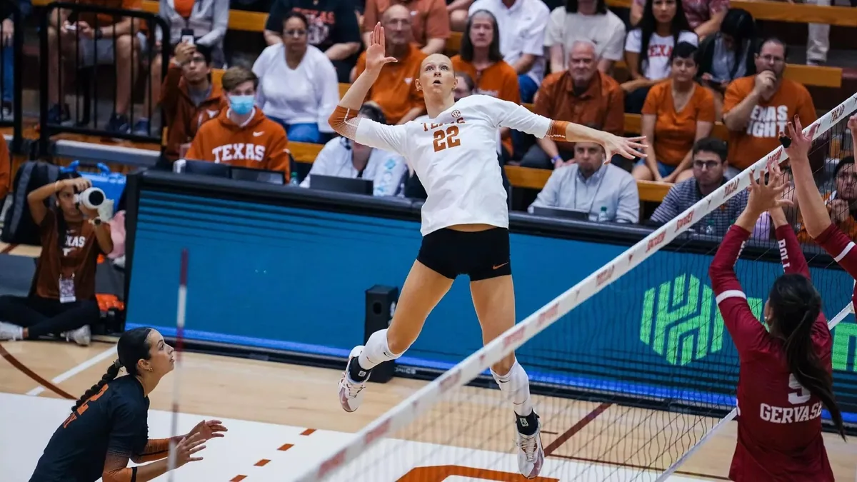 Texas volleyball starts SEC with two home wins