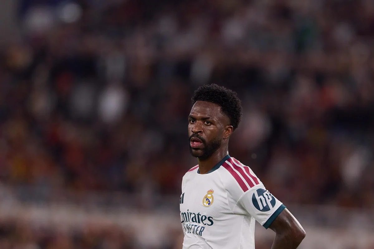 Real Madrid signs Juninho from Santos