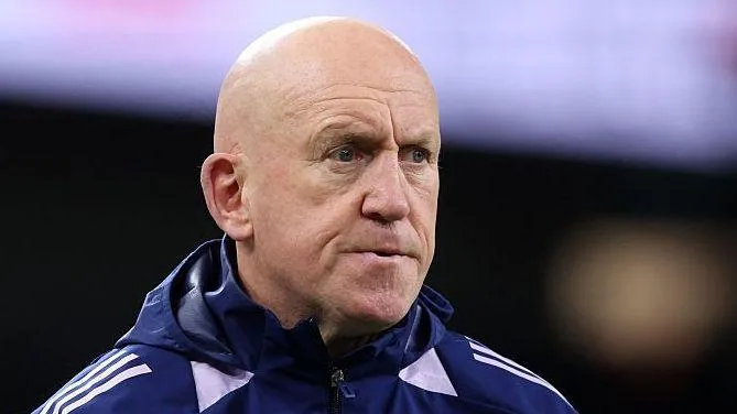 argentina hires edwards as defence coach